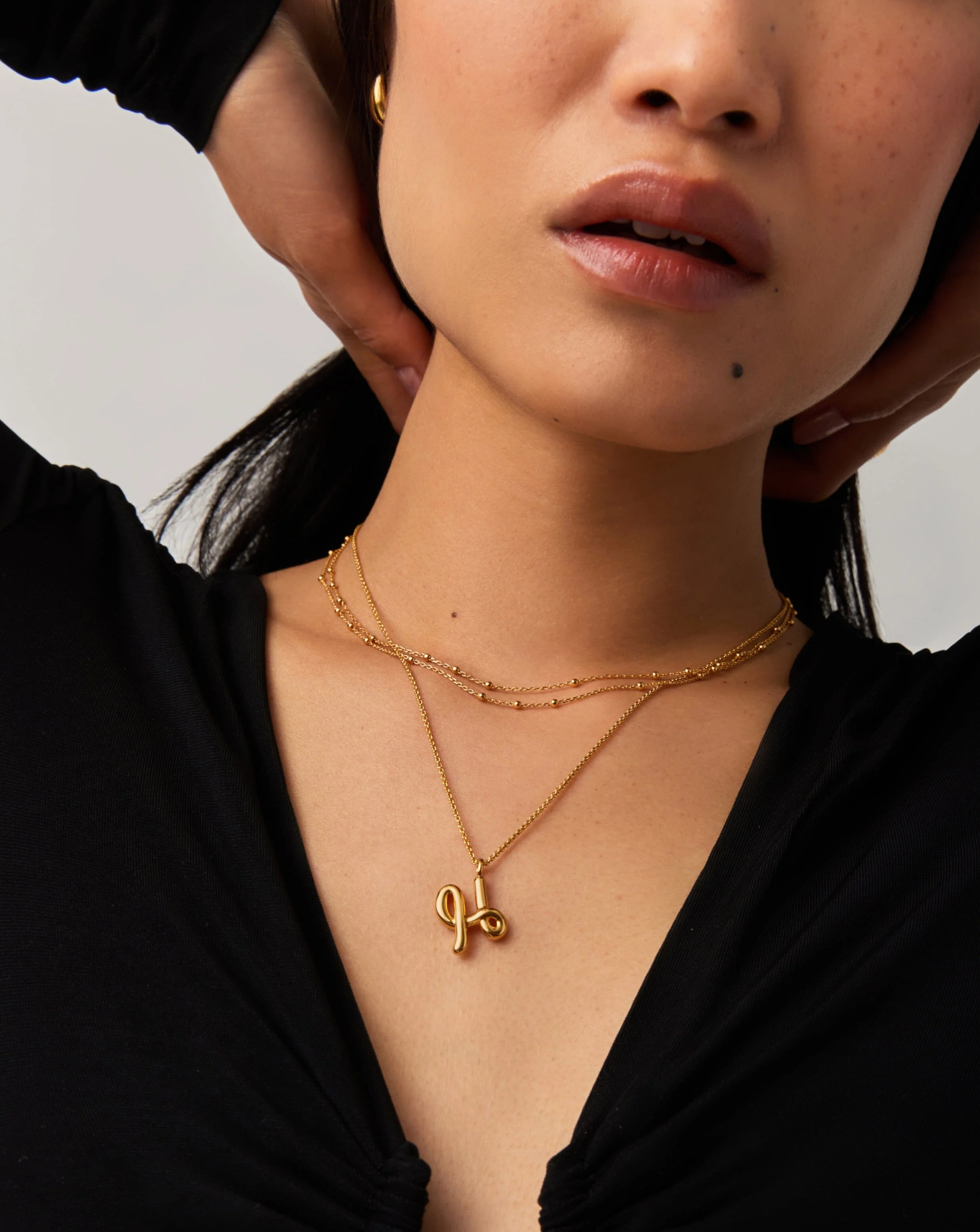 Curly Molten Initial Pendant Necklace - H | 18ct Gold Vermeil - Image 2