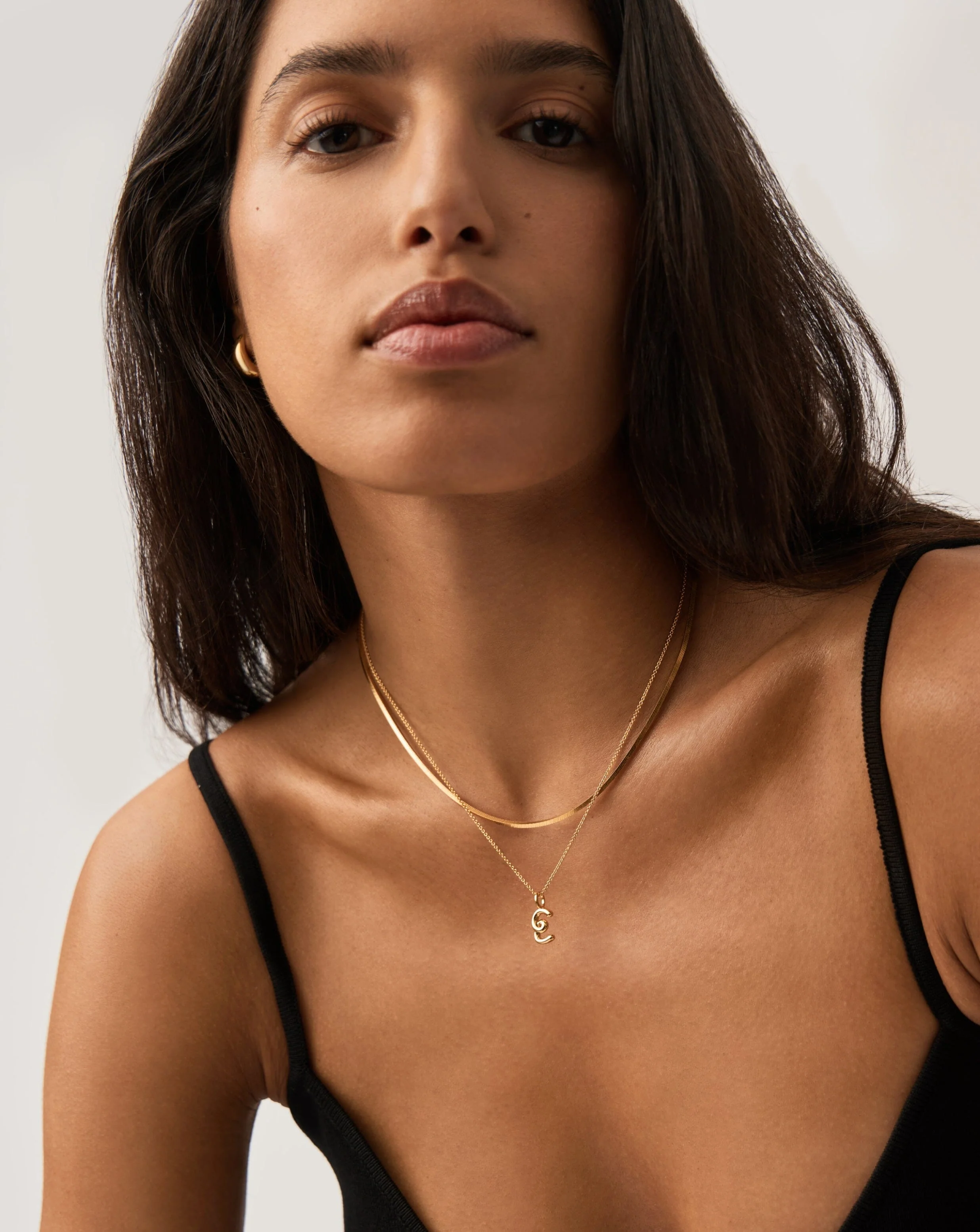 Curly Molten Mini Initial Necklace - E | 18ct Gold Vermeil - Image 6