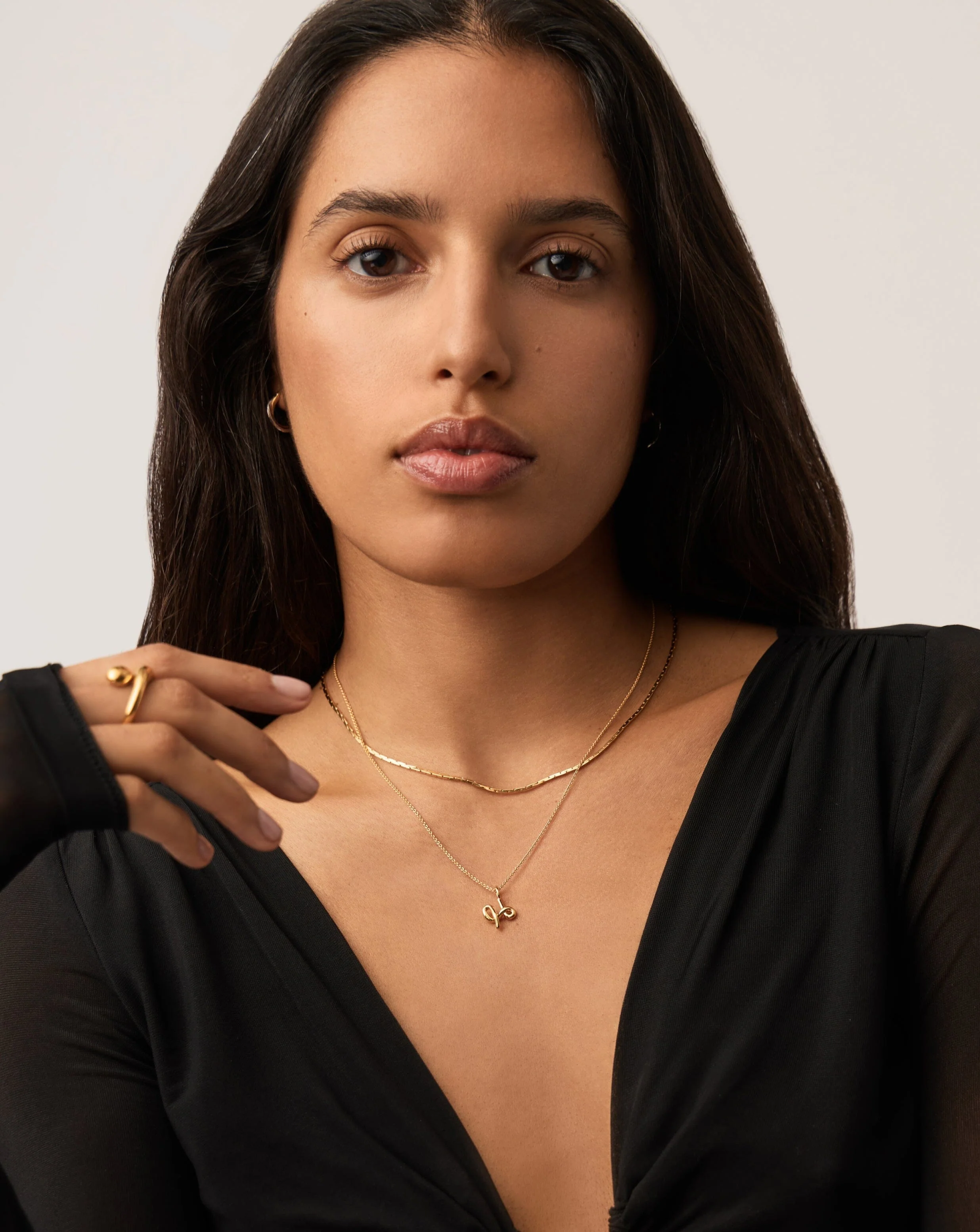 Curly Molten Mini Initial Necklace - H | 18ct Gold Vermeil - Image 2