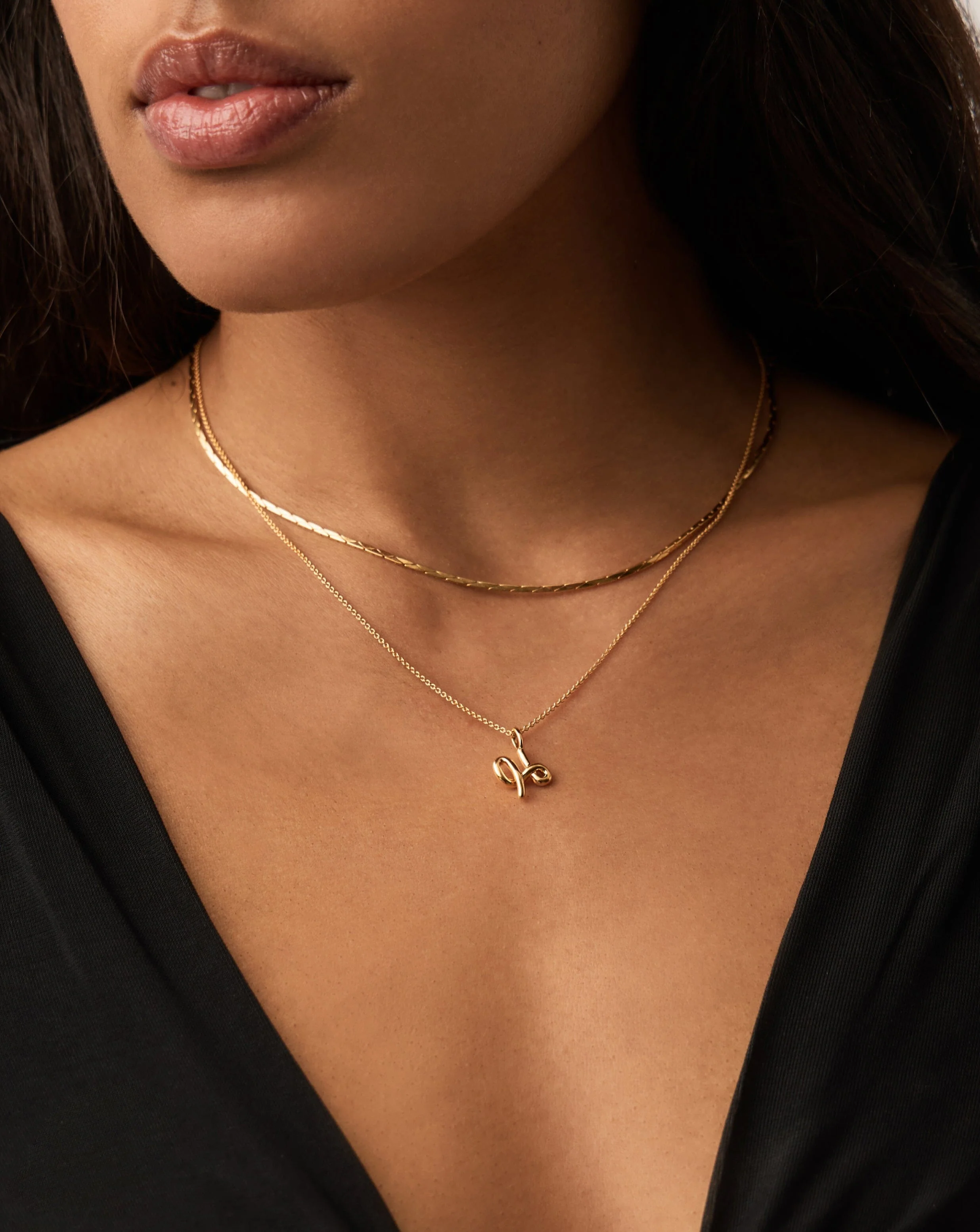 Curly Molten Mini Initial Necklace - H | 18ct Gold Vermeil - Image 3