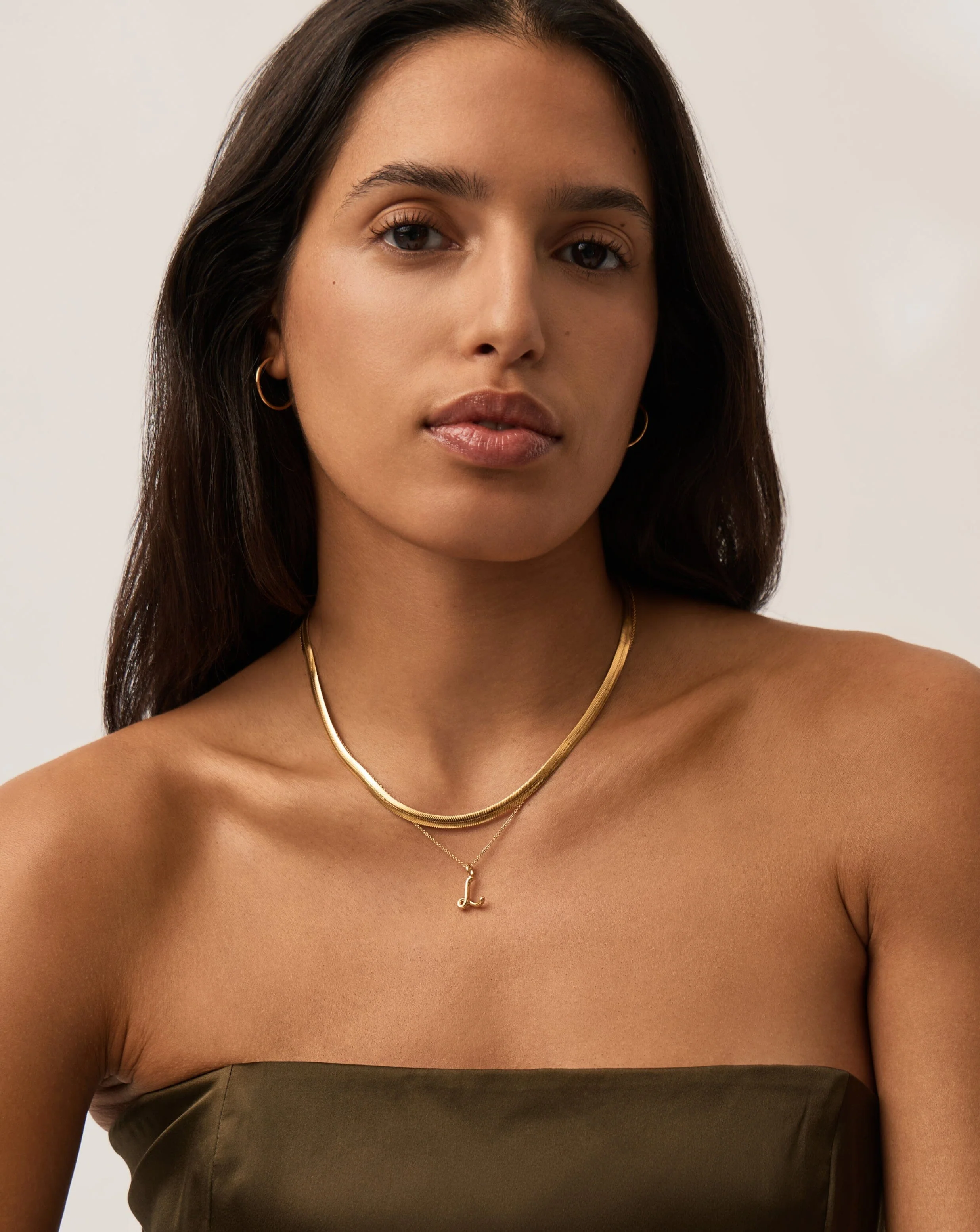 Curly Molten Mini Initial Necklace - L | 18ct Gold Vermeil - Image 2