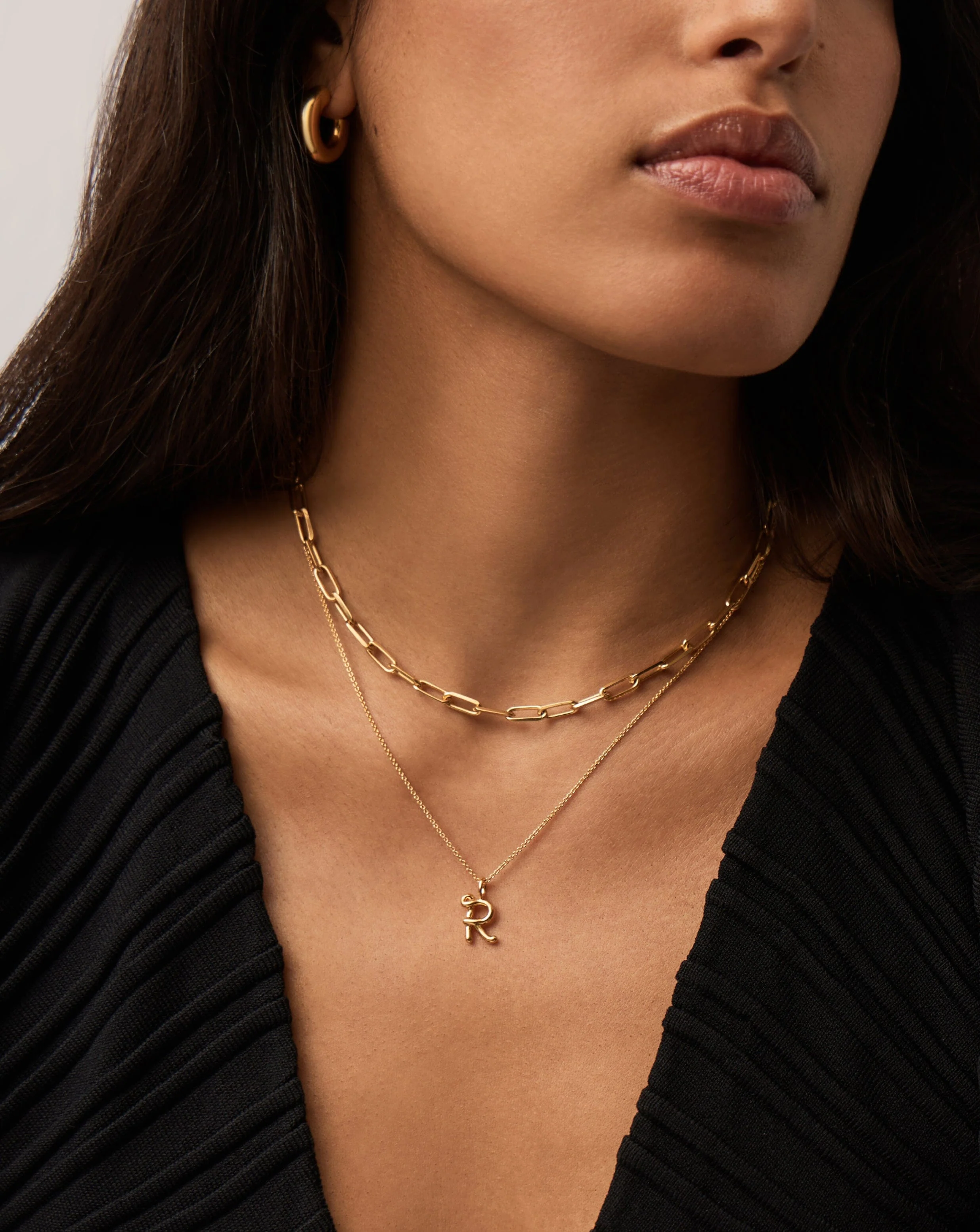 Curly Molten Mini Initial Necklace - R | 18ct Gold Vermeil - Image 2