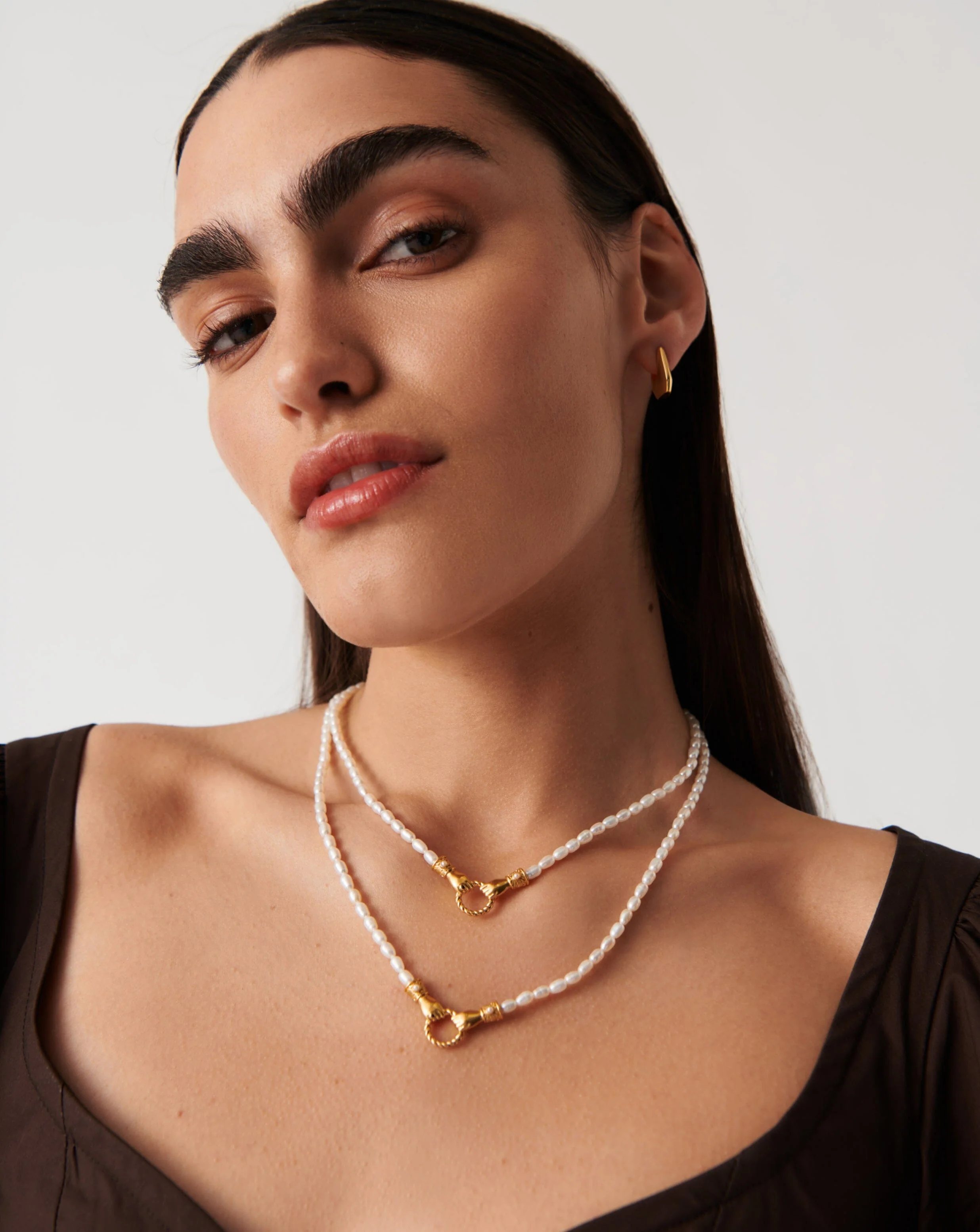 Harris Reed Medium In Good Hands Pearl Pendant Necklace - Image 3