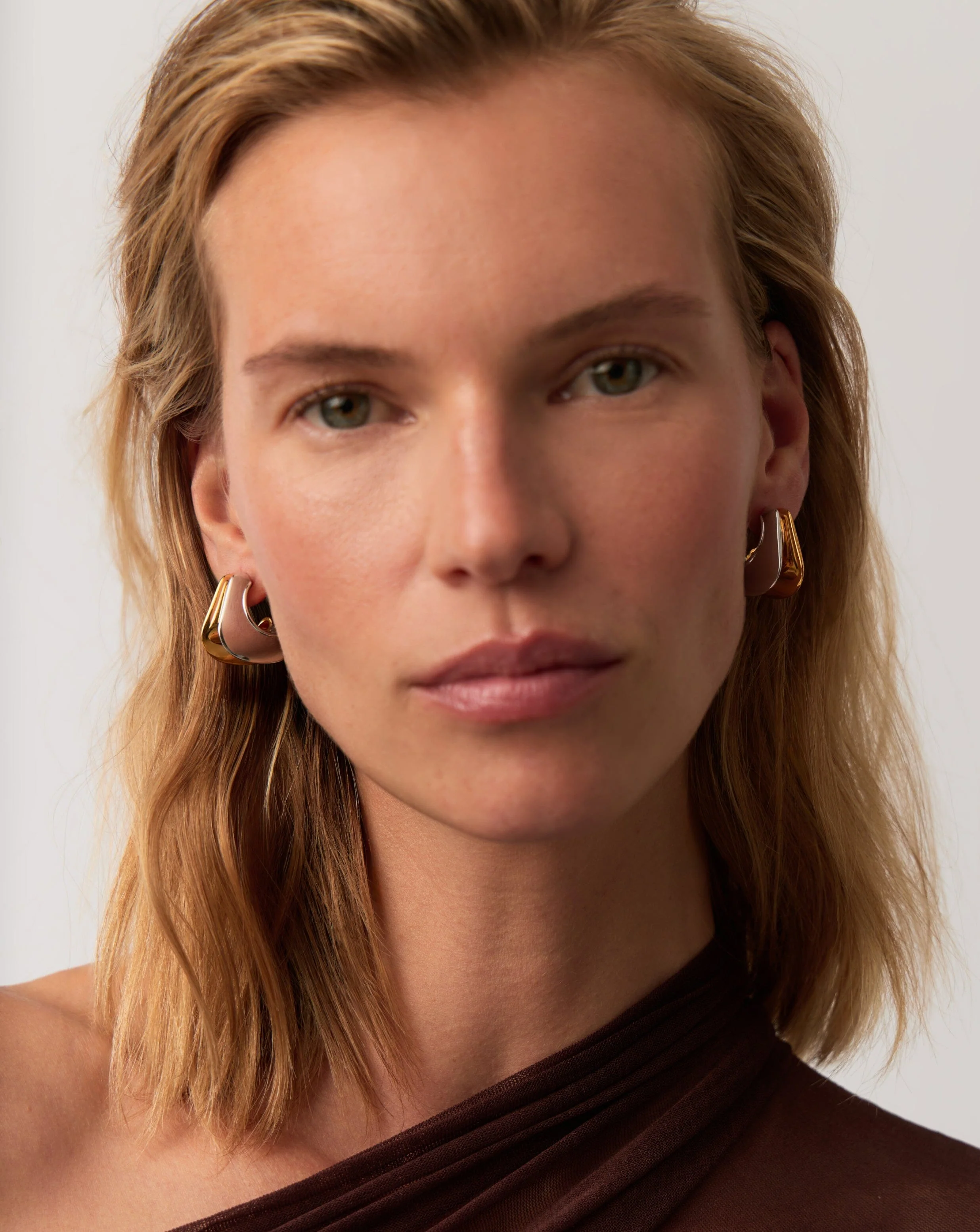 Hera Dome Double Ridge Medium Hoop Earrings | Mixed Metal - Image 3