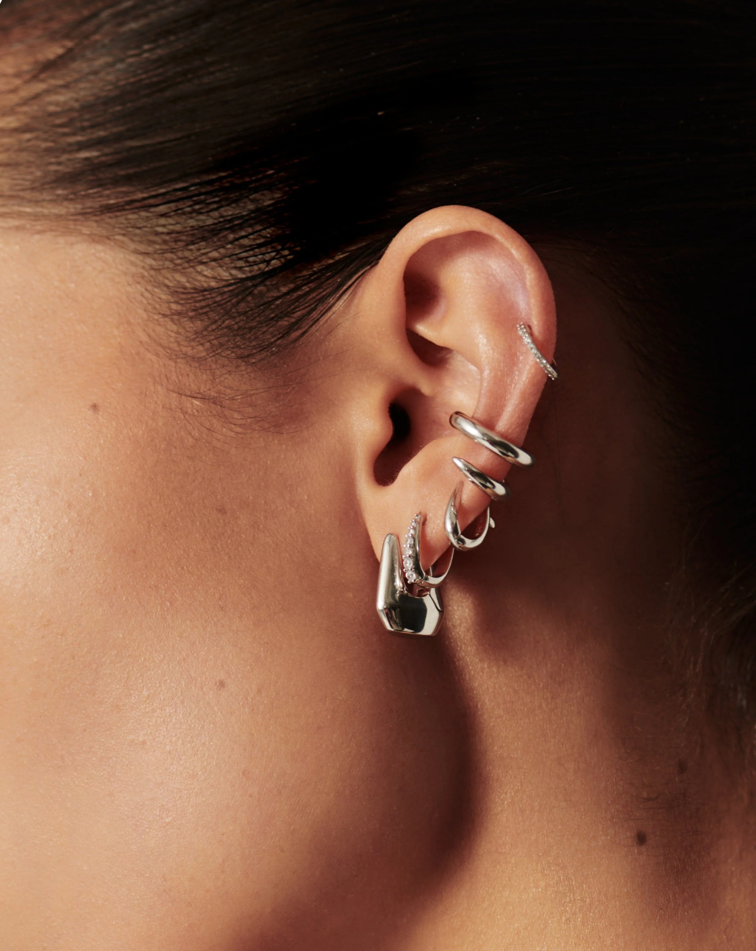 Lucy Williams Arco Small Hoop Earrings  | Sterling Silver - Image 2