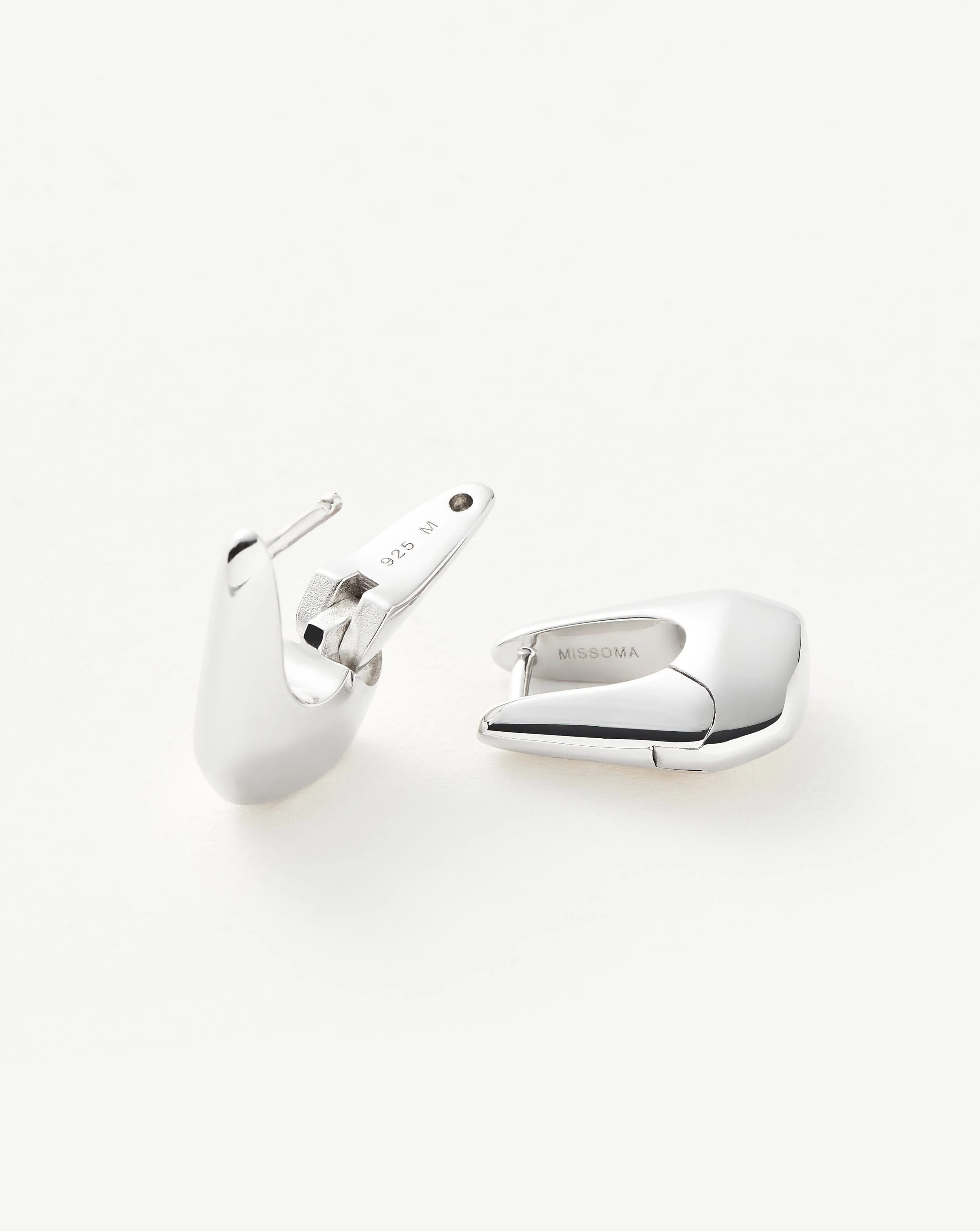 Lucy Williams Arco Small Hoop Earrings  | Sterling Silver - Image 4