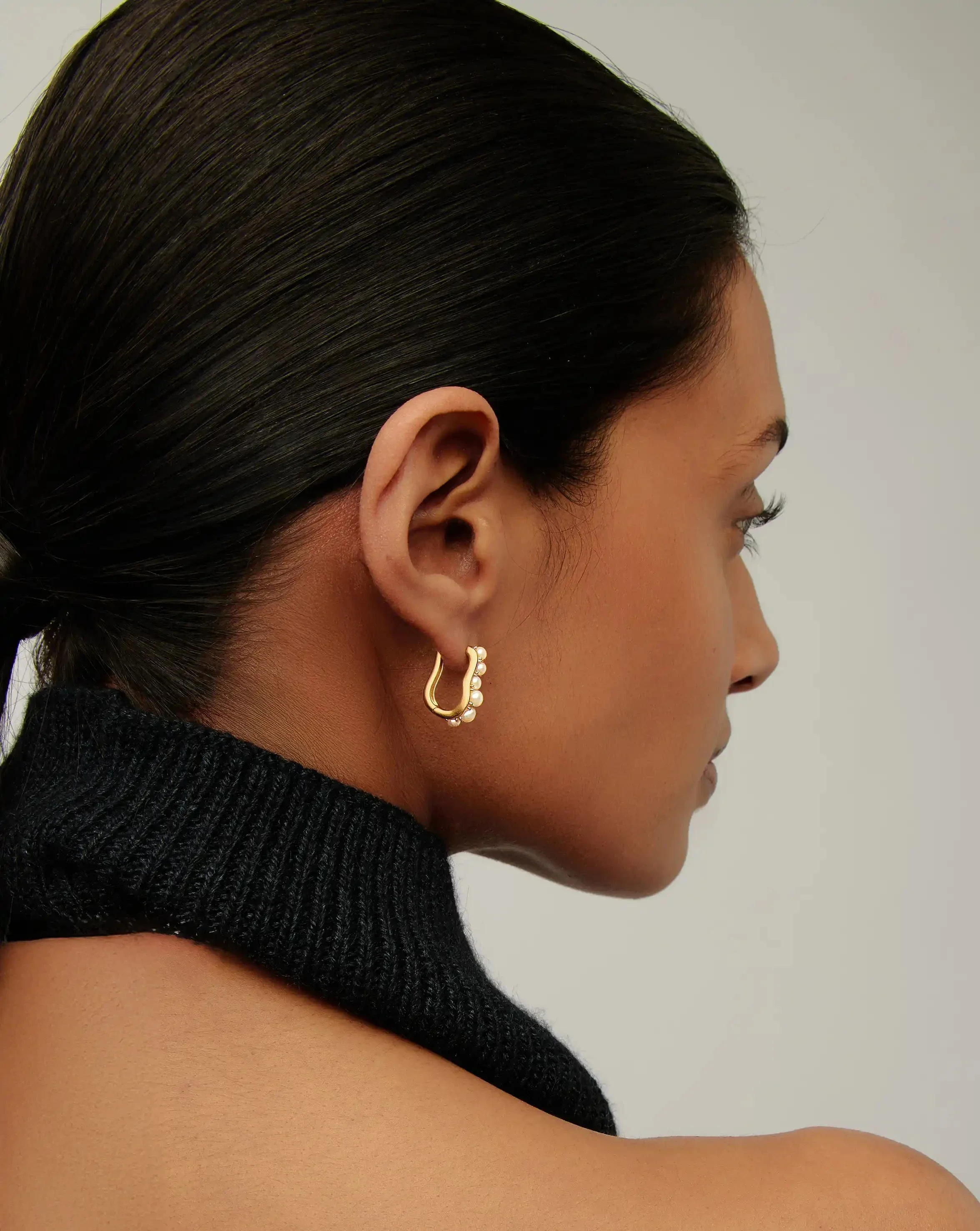 Pearl Wave Small Hoop Earrings | 18ct Gold Plated/Pearl - Image 3