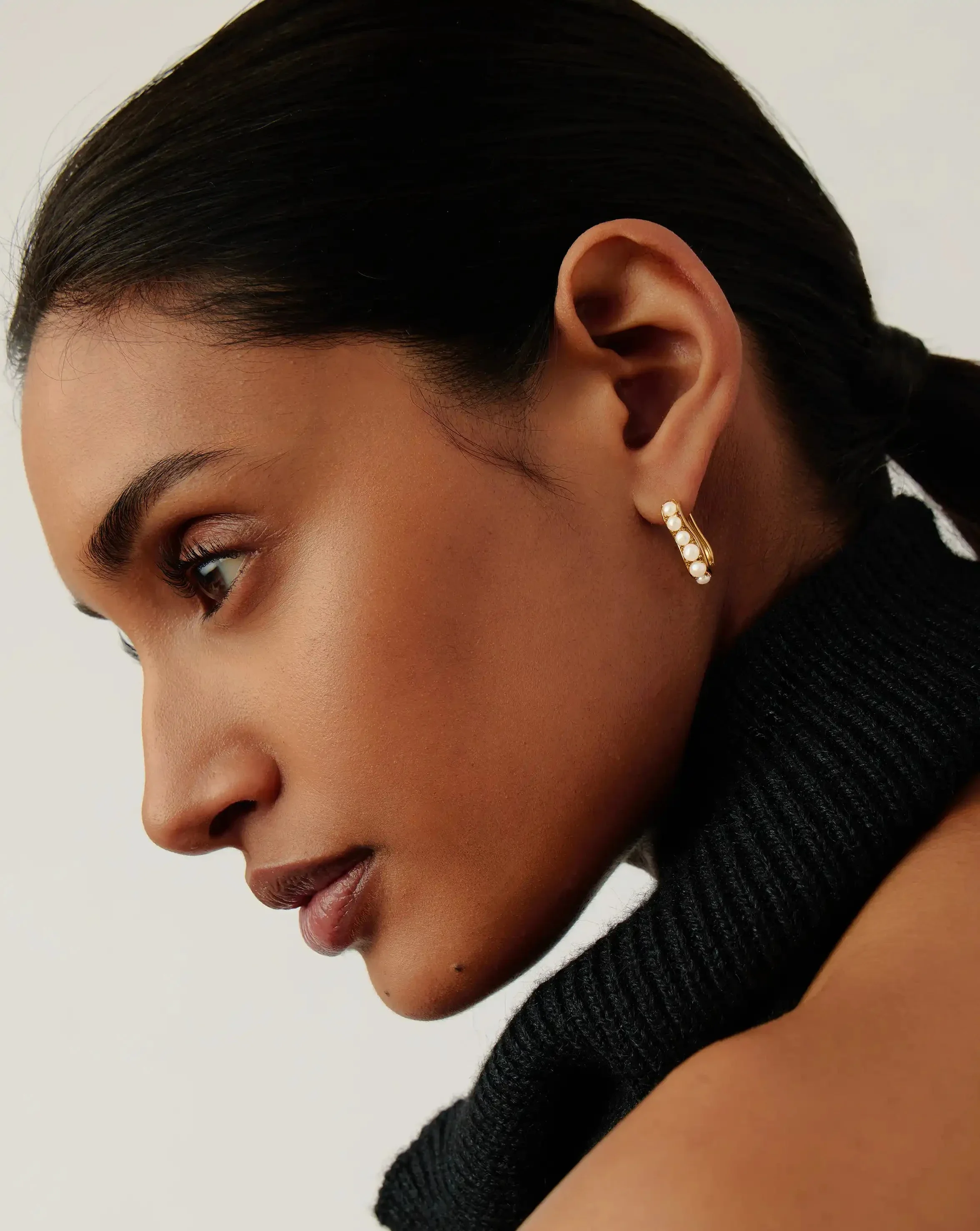 Pearl Wave Small Hoop Earrings | 18ct Gold Plated/Pearl - Image 6