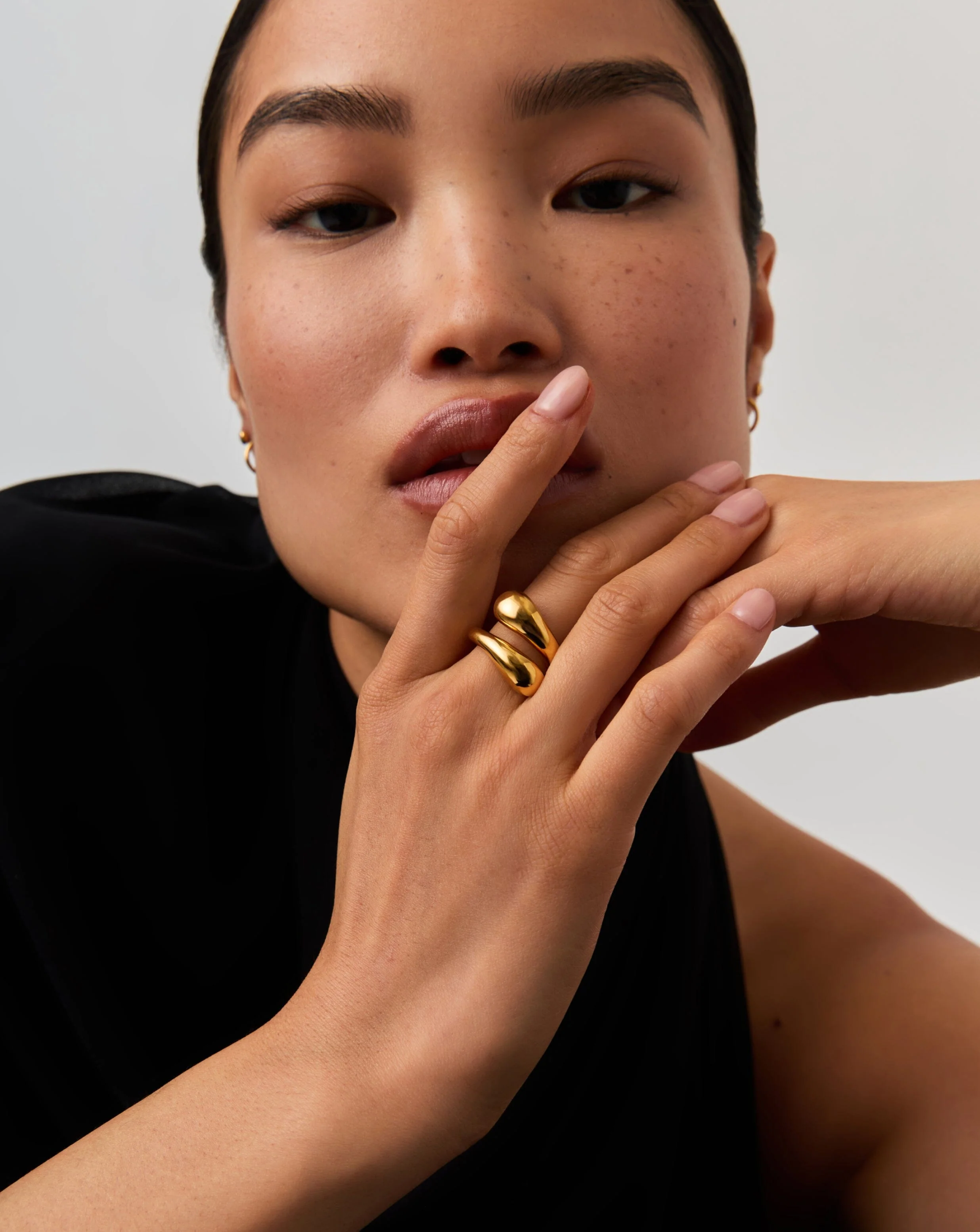 Savi Sculptural Crossover Ring | 18ct Gold Vermeil - Image 3