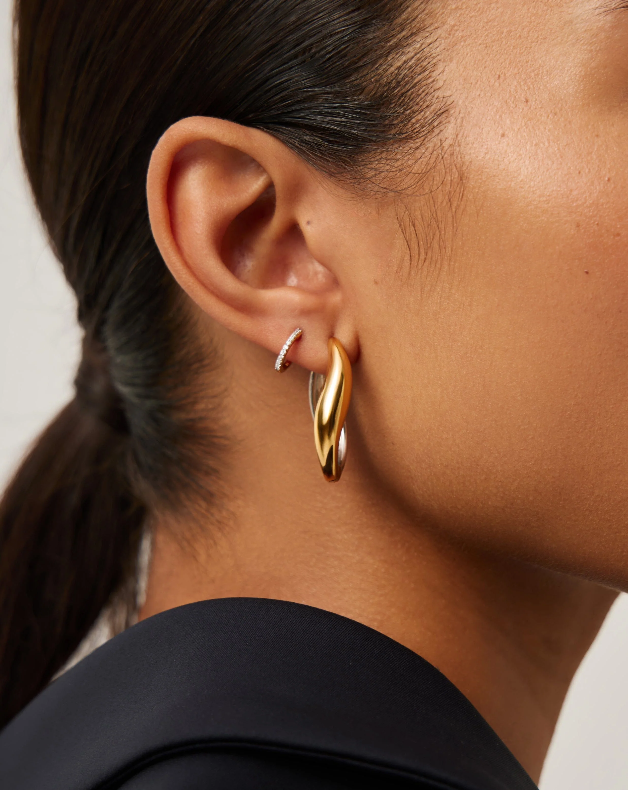 Savi Signature Medium Hoop Earrings | Mix Metal - Image 4