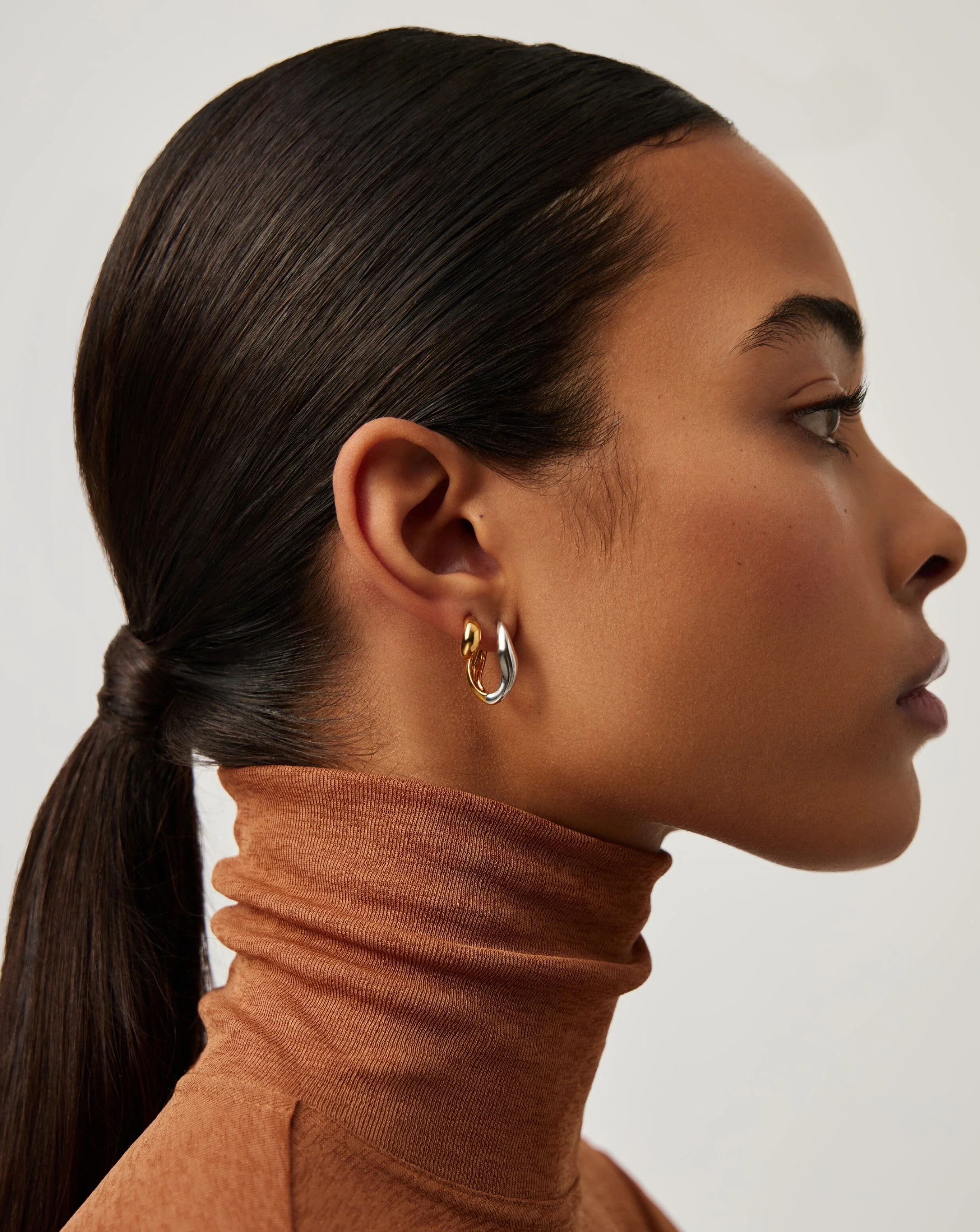 Savi Signature Small Hoop Earrings | Mix Metal - Image 6