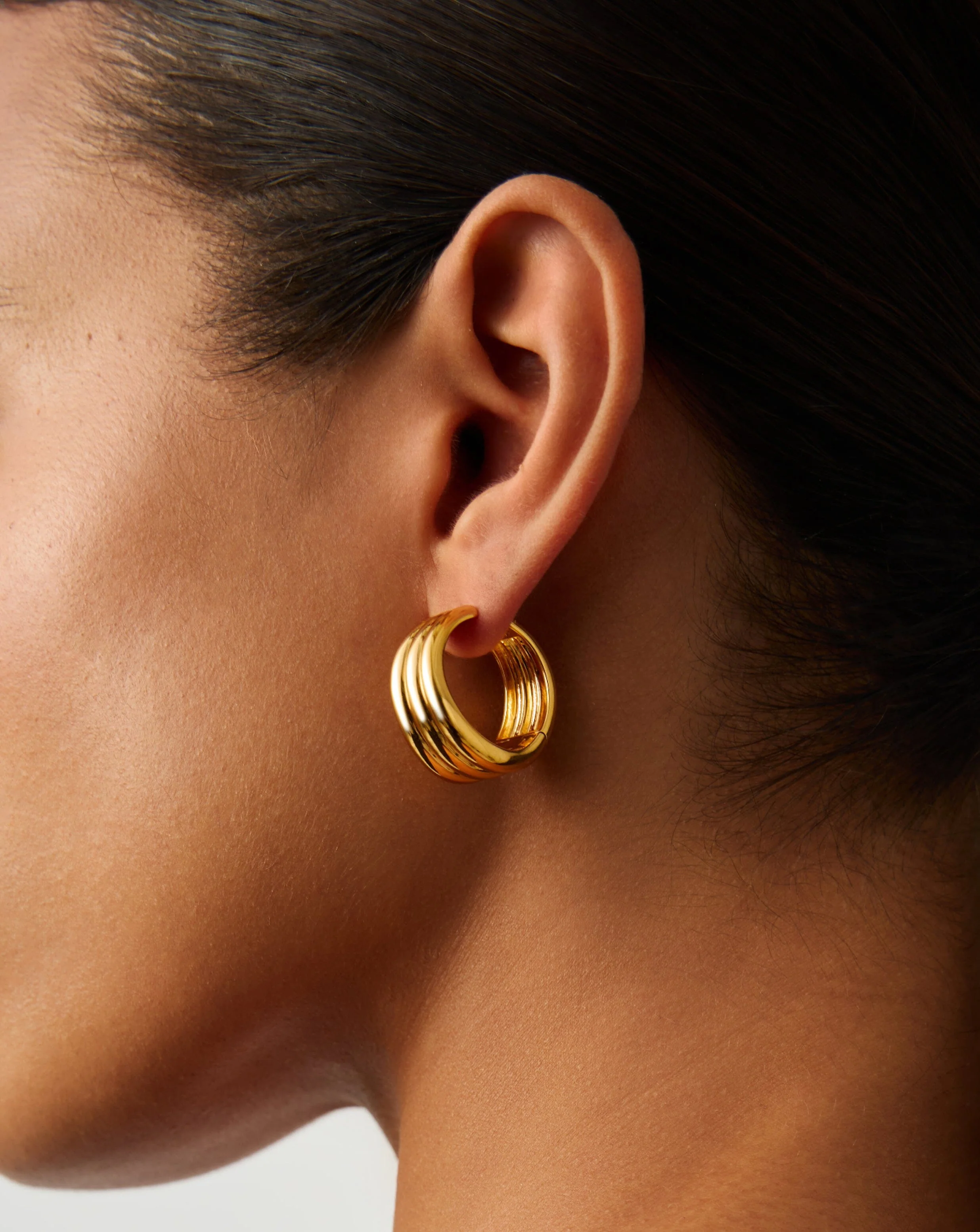 Savi Triple Ridge Medium Hoop Earrings | 18ct Gold Plated - Image 3