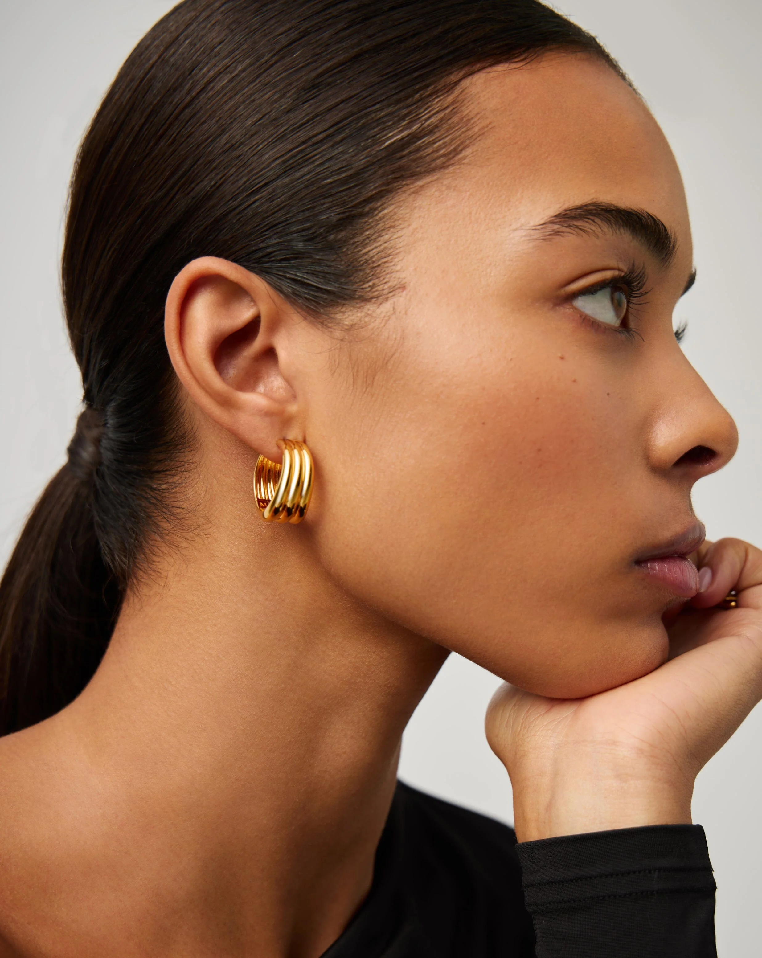 Savi Triple Ridge Medium Hoop Earrings | 18ct Gold Plated - Image 6